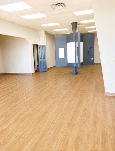 800 E Aldrich Rd, Bolivar, MO à louer - Photo intérieure – Image 2 sur 11