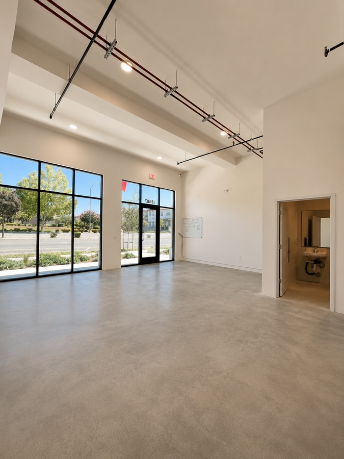 18491 Monterey Rd, Morgan Hill, CA 95037 - Lot C4 - - Photo intérieure - Image 1 of 3