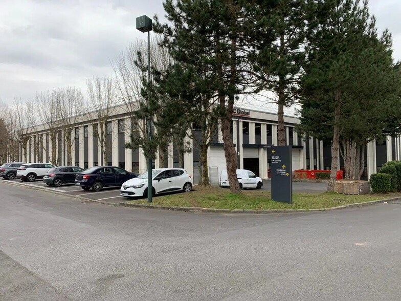 Bureau dans Cergy à louer - Photo de l’immeuble – Image 1 sur 11