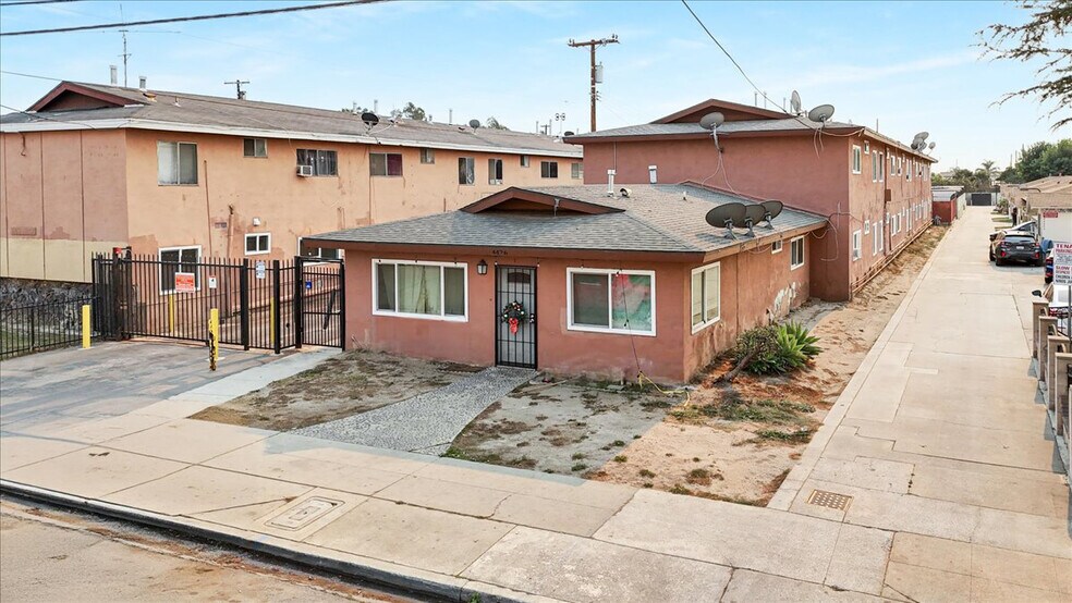 Clara Street Portfolio portefeuille de 2 biens à vendre sur LoopNet.fr - Photo principale – Image 1 sur 2