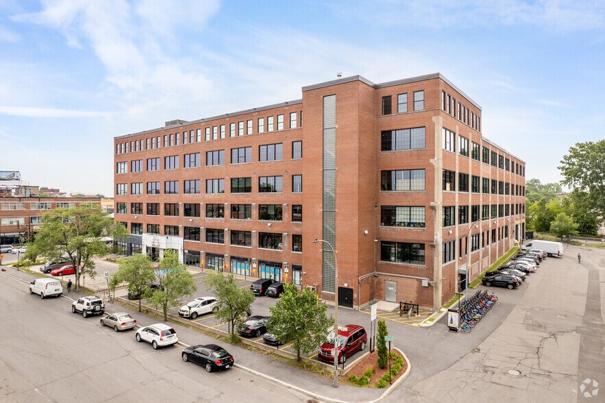 6250-6306 Av Du Parc, Montréal, QC à louer - Photo de l’immeuble – Image 2 sur 5