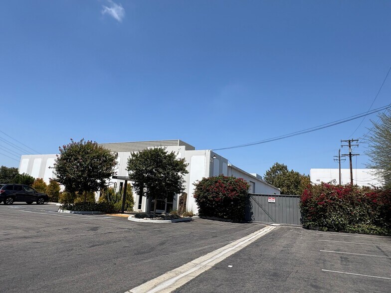 10637 Midway Ave, Cerritos, CA à louer - Photo de l’immeuble – Image 2 sur 12