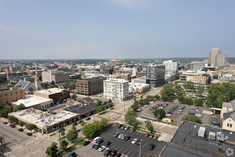 124 E Fulton St, Grand Rapids, MI à louer Photo de l’immeuble– Image 1 sur 2