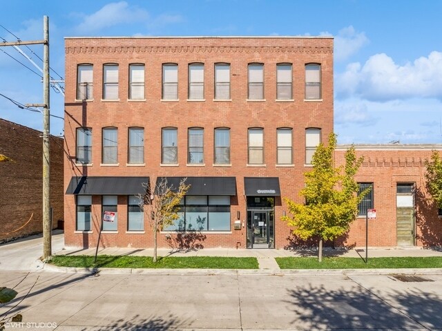 1348 W Concord Pl, Chicago, IL à louer Photo principale– Image 1 sur 42