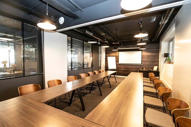 Plus de détails pour 6 Rue Des Bateliers, Clichy - Coworking à louer
