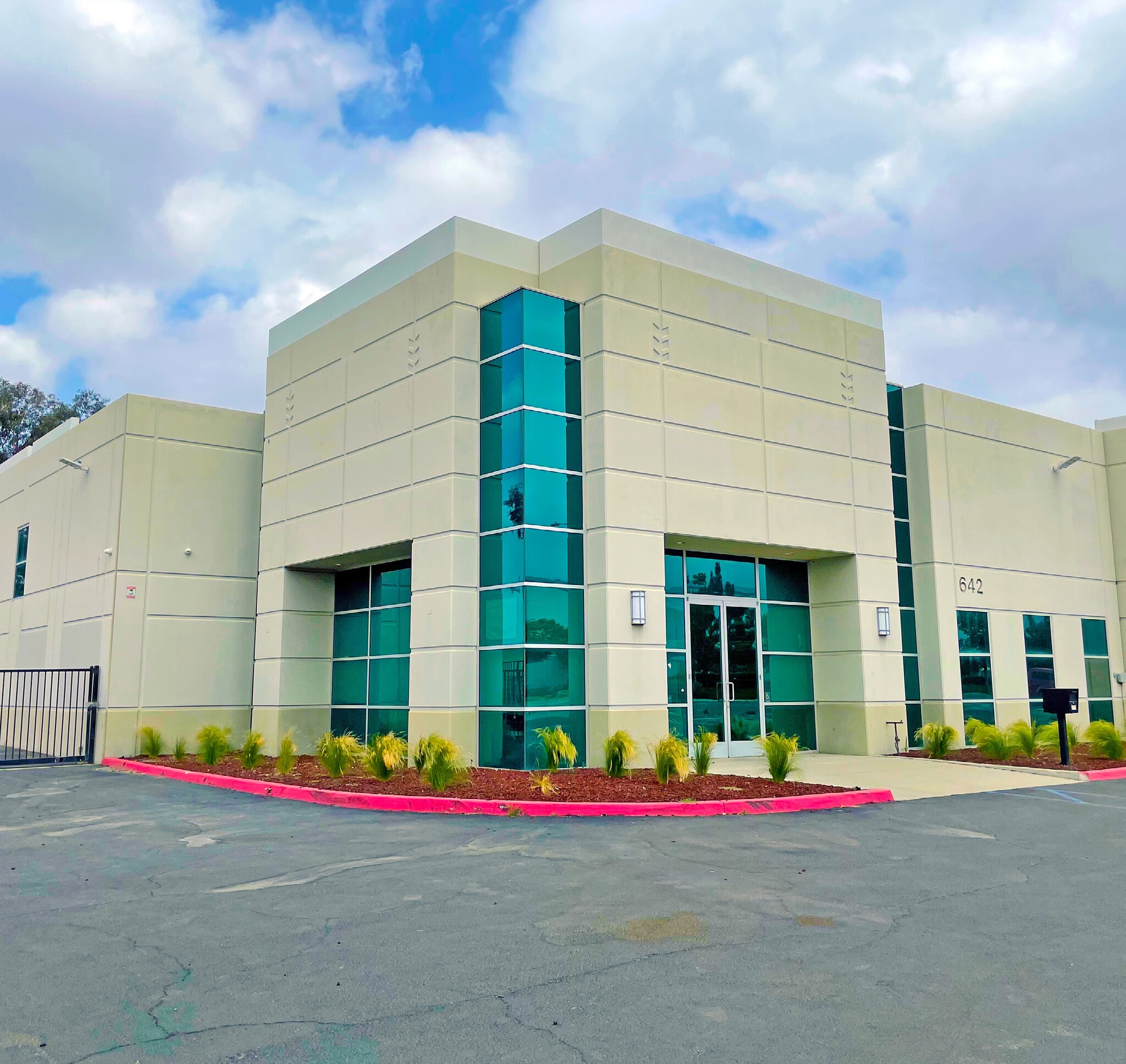 642 S Waterman Ave, San Bernardino, CA à louer Photo de l’immeuble– Image 1 sur 2