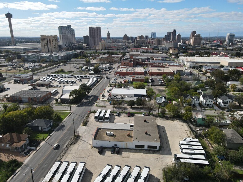 1505 E Houston St, San Antonio, TX à vendre - Photo de l’immeuble – Image 3 sur 18