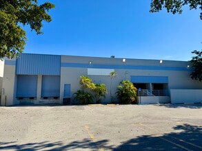 13001 NW 38th Ave, Opa Locka, FL à louer Photo intérieure– Image 2 sur 2