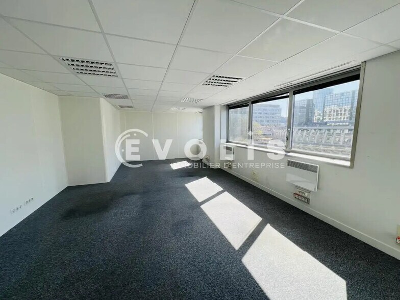 Bureau dans Noisy-le-Grand à louer - Photo de l’immeuble – Image 2 sur 8