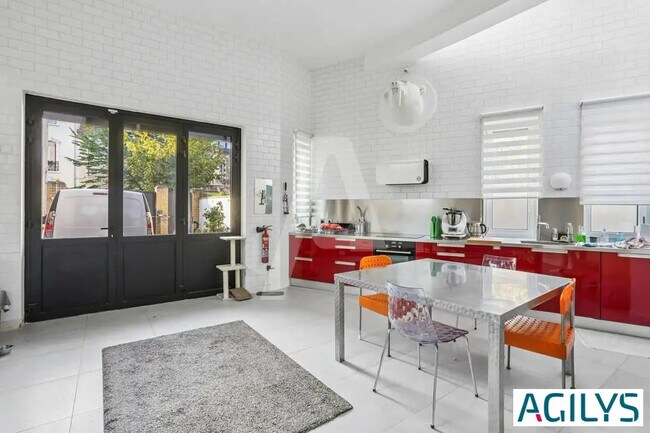 Plus de détails pour Local d’activités à vendre