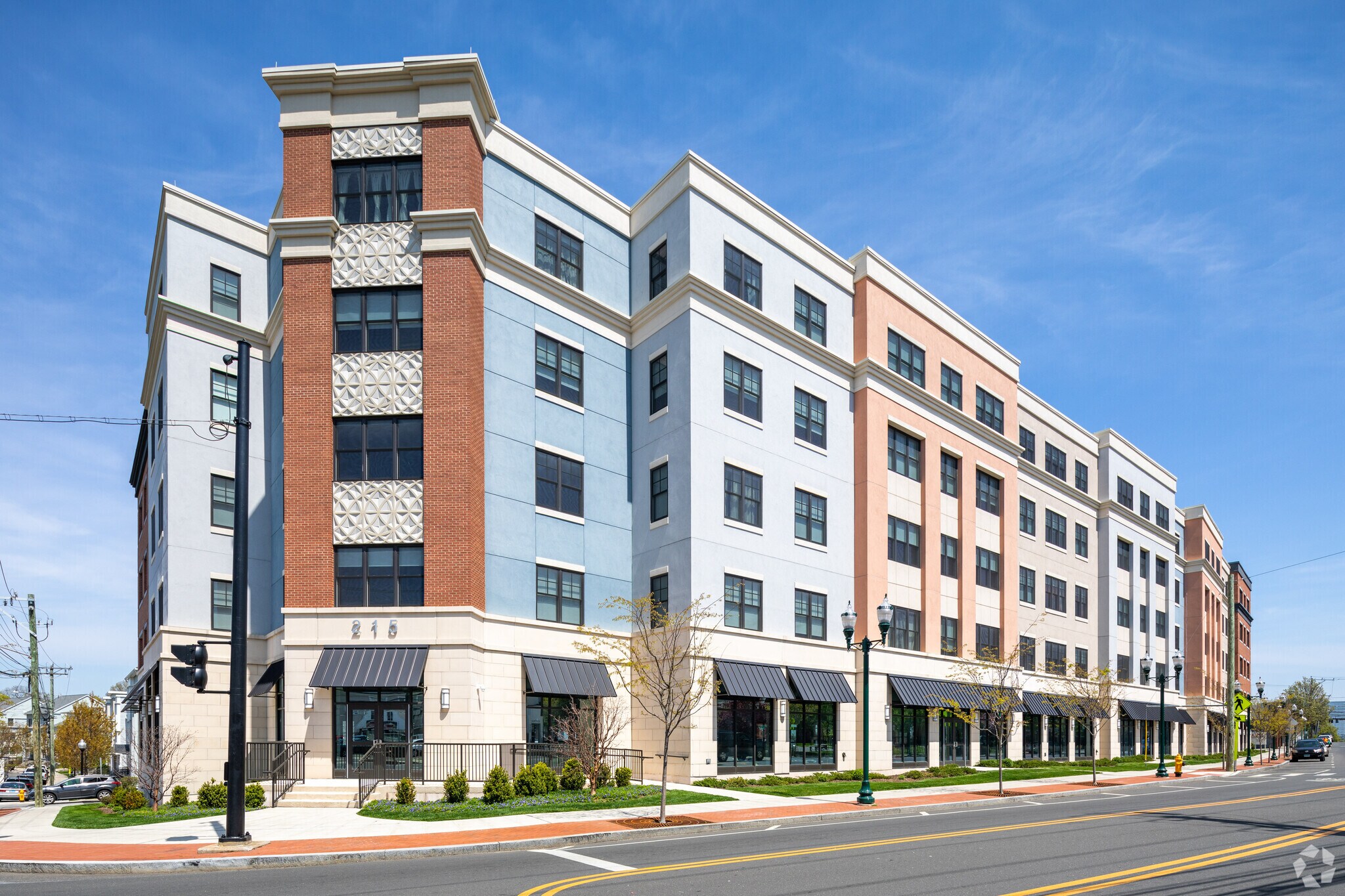 215 Stillwater Ave, Stamford, CT à louer Photo de l’immeuble– Image 1 sur 4