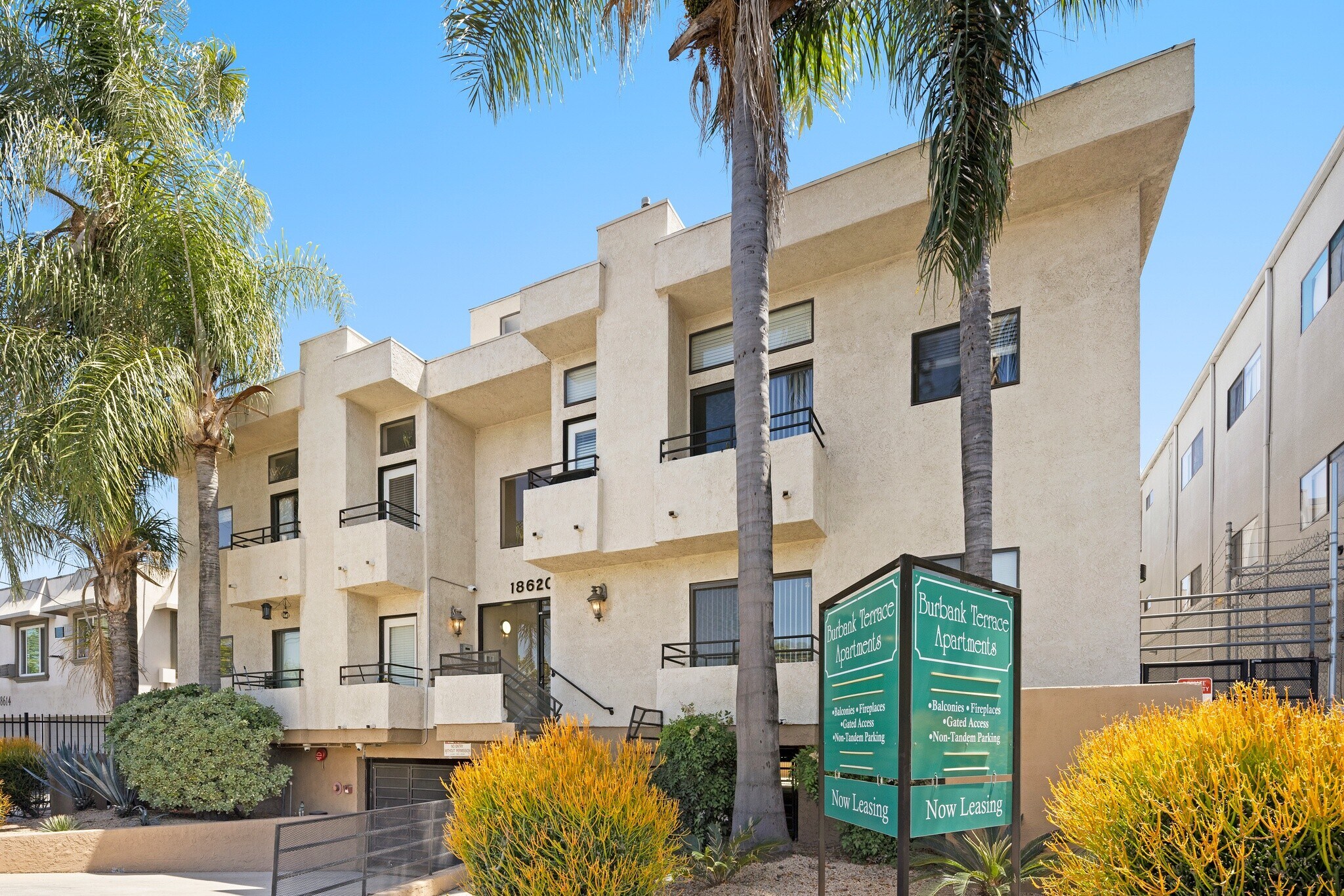 18620 Burbank Blvd, Tarzana, CA à vendre Photo principale– Image 1 sur 15