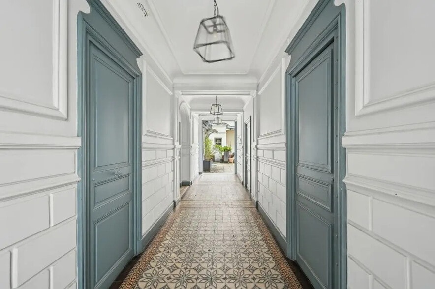 16 Rue De La Grande Chaumière, Paris à vendre - Photo de l’immeuble – Image 2 sur 9