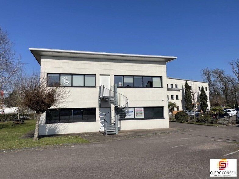 Bureau dans Cléon à louer - Photo de l’immeuble – Image 2 sur 9