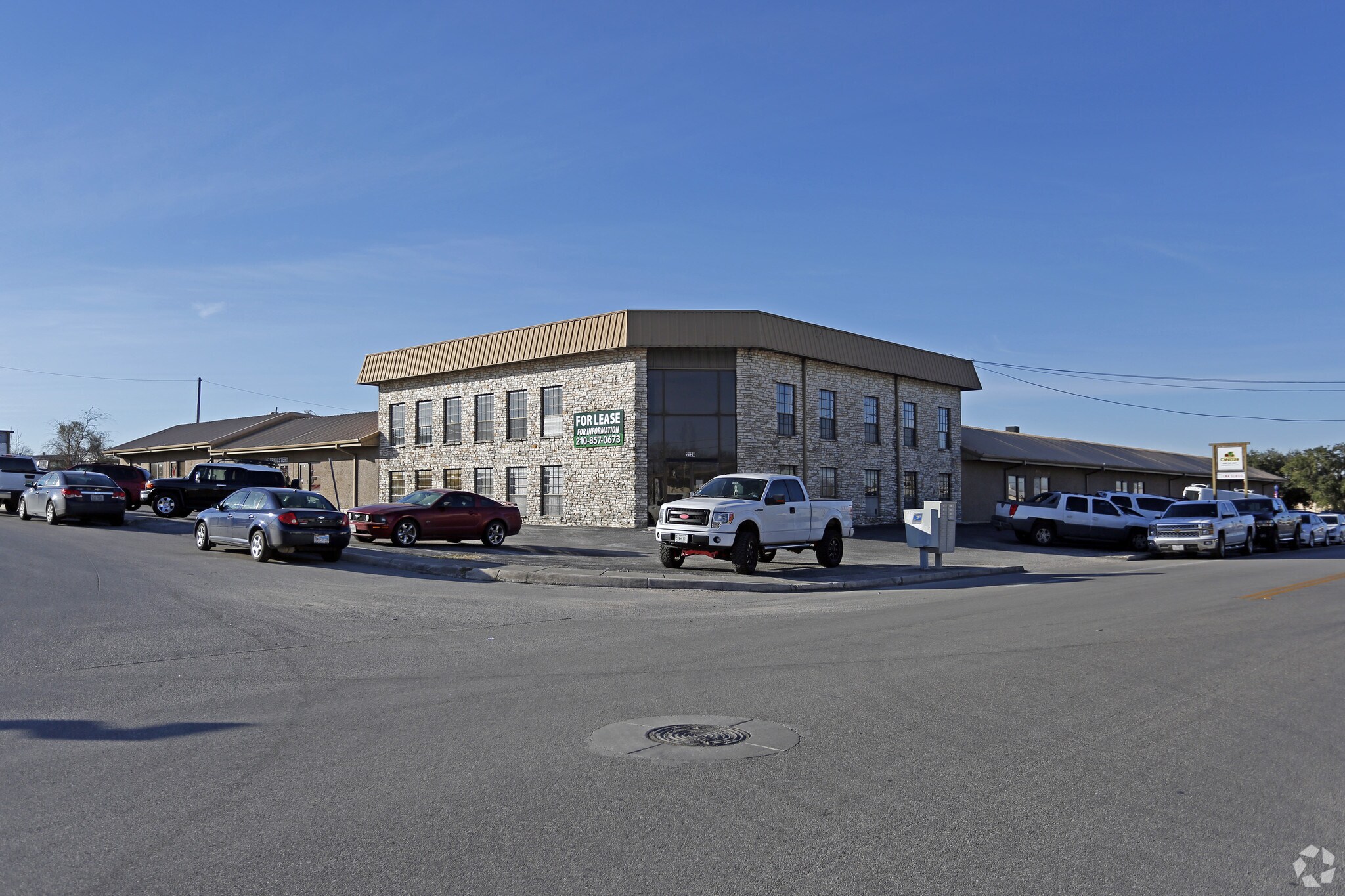 7126 Eckhert Rd, San Antonio, TX à louer Photo principale– Image 1 sur 26