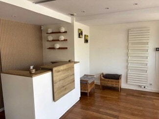 Plus de détails pour Local commercial à louer