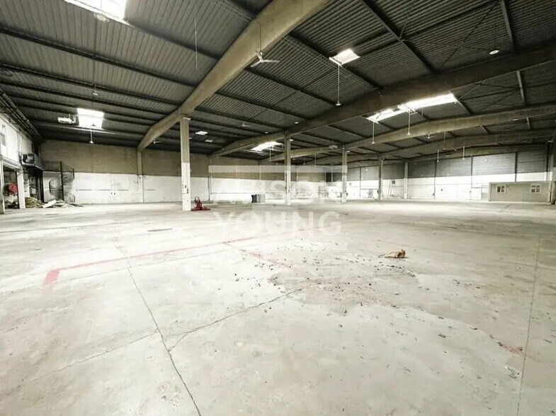 Local d’activités dans Morangis à louer - Photo de l’immeuble – Image 2 sur 3