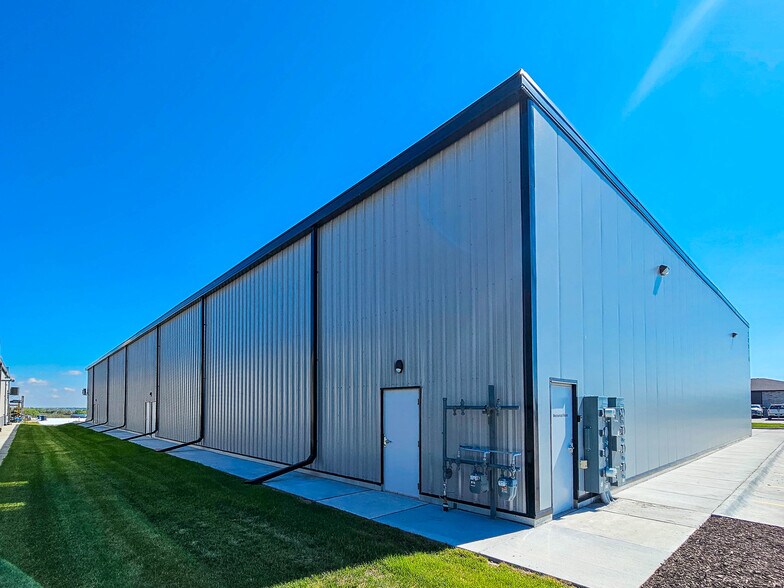 20070 Hampton Dr, Gretna, NE à louer - Photo de l’immeuble – Image 3 sur 7