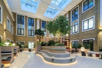 1 Arlington Sq, Bracknell à louer Photo intérieure– Image 1 sur 11