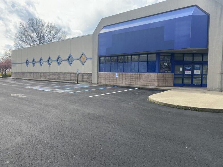 7118 Southside Dr, Louisville, KY à vendre - Photo de l’immeuble – Image 2 sur 4