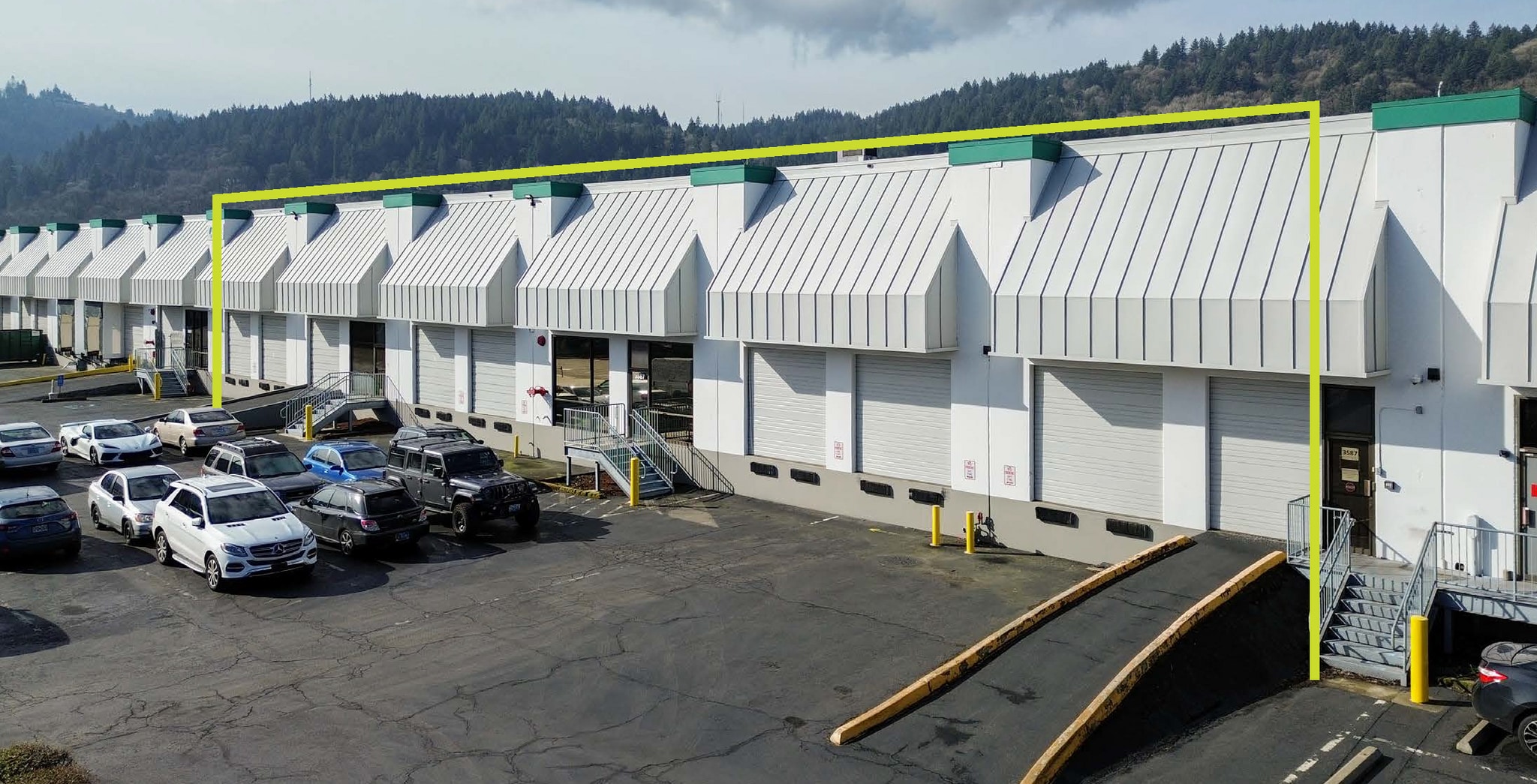 3571-3599 NW Yeon Ave, Portland, OR à louer Photo de l’immeuble– Image 1 sur 2