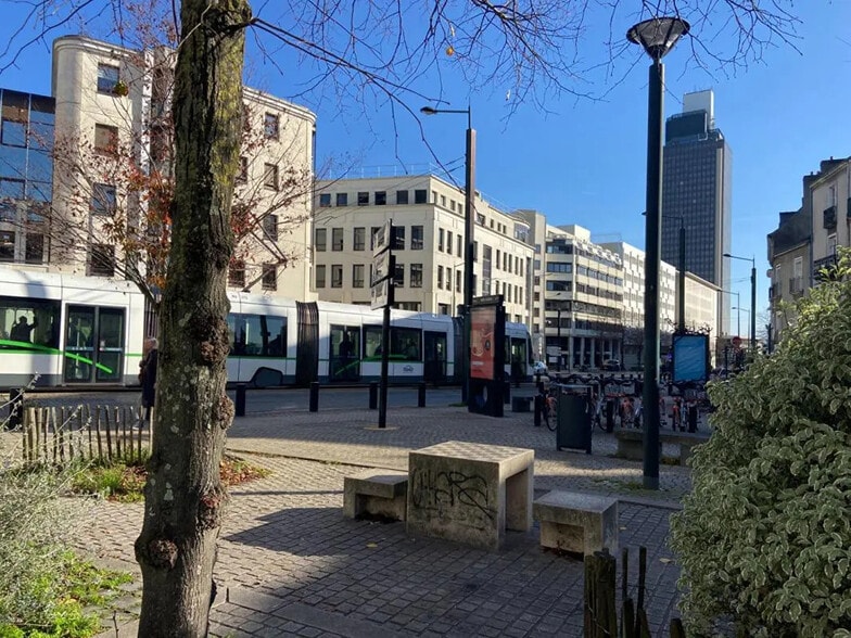Local d'activités dans Nantes à vendre - Photo de l’immeuble – Image 2 sur 8