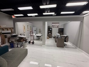 7050 Winkler Rd, Fort Myers, FL à louer Photo intérieure– Image 1 sur 7