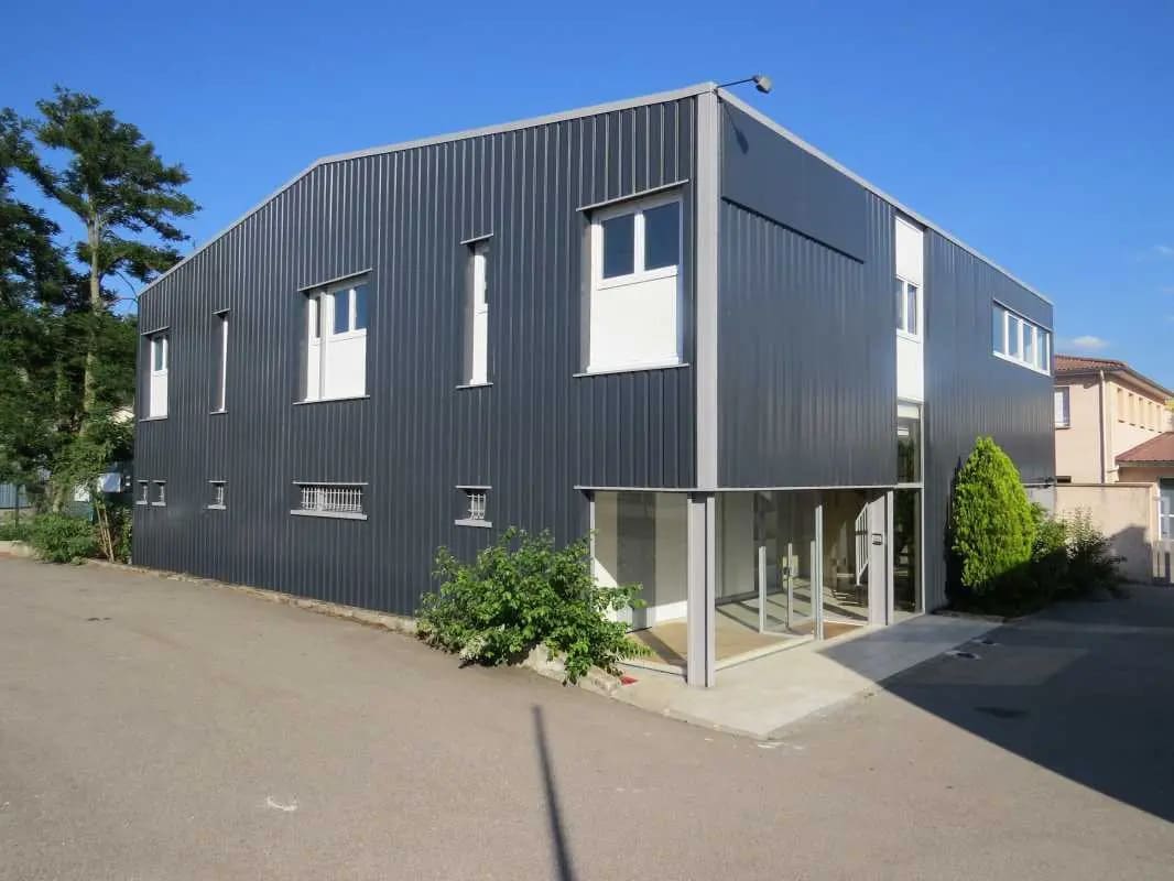 Local d’activités dans Saint-Priest-en-Jarez à louer Photo principale– Image 1 sur 7