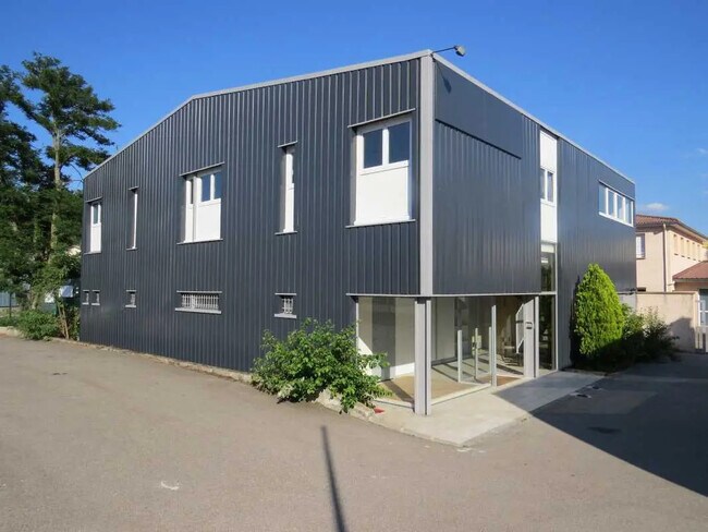 Plus de détails pour Bureau, Local d'activités à louer