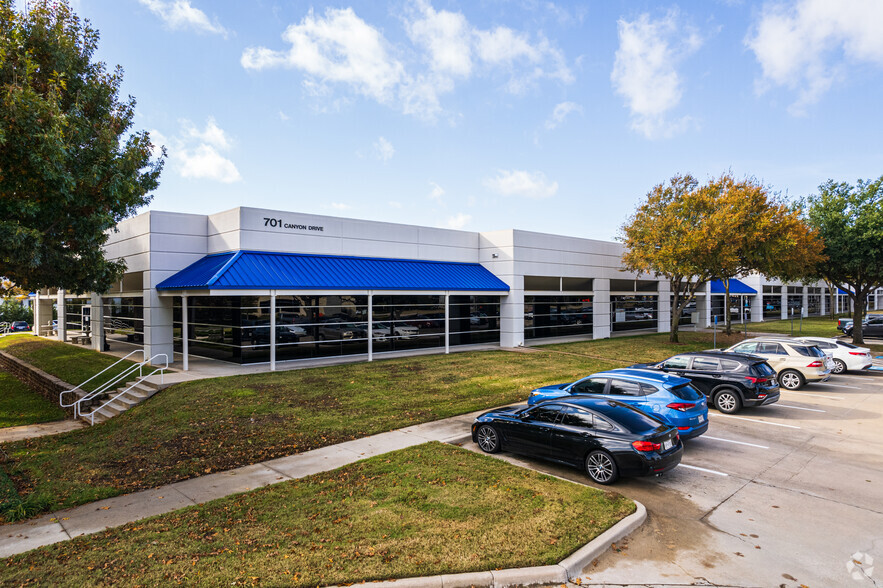 701 Canyon Dr, Coppell, TX à louer - Photo de l’immeuble – Image 2 sur 11