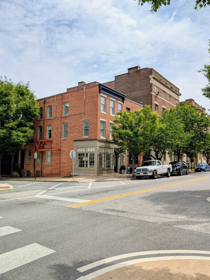 Crosby Jenkins Building portefeuille de 2 biens à vendre sur LoopNet.fr Photo principale– Image 1 sur 3