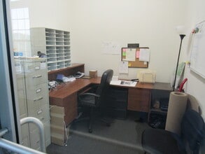 100 Lakeview Ave, Jamesburg, NJ à louer Photo de l’immeuble– Image 2 sur 2