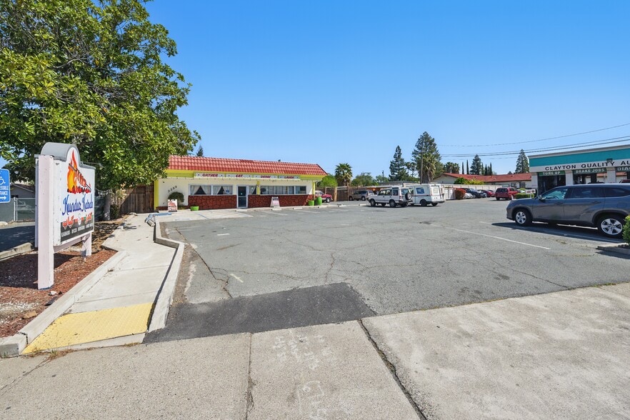 3399 Clayton Rd, Concord, CA à vendre - Photo de l’immeuble – Image 1 sur 13