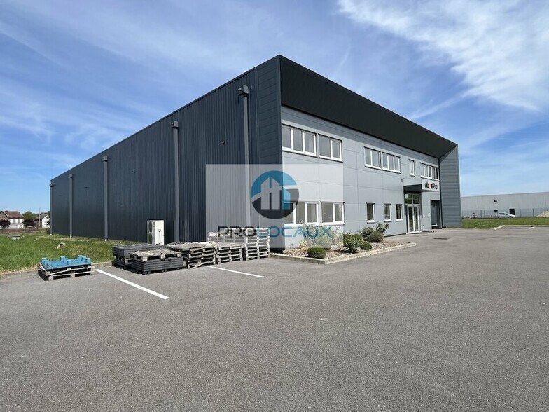 Local d’activités dans Remy à louer - Photo de l’immeuble – Image 1 sur 12