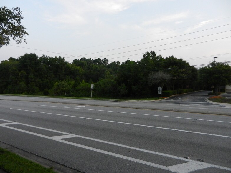 611 Kingsley Ave, Orange Park, FL à vendre - Photo principale – Image 2 sur 5