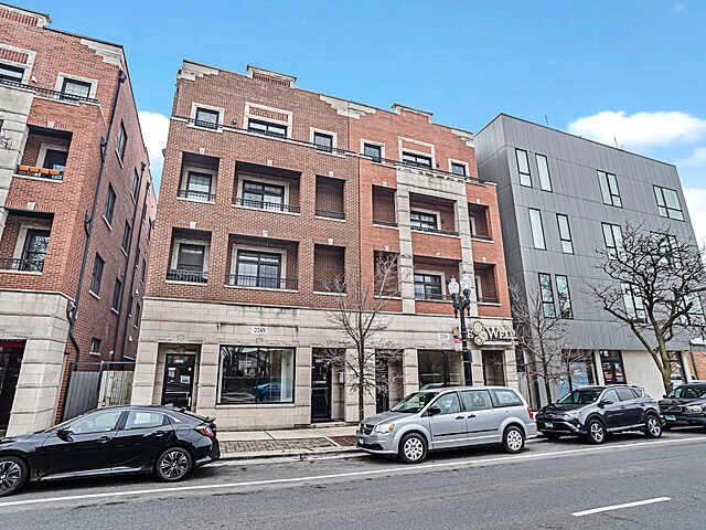 2249 W Irving Park Rd, Chicago, IL à louer - Photo de l’immeuble – Image 2 sur 10