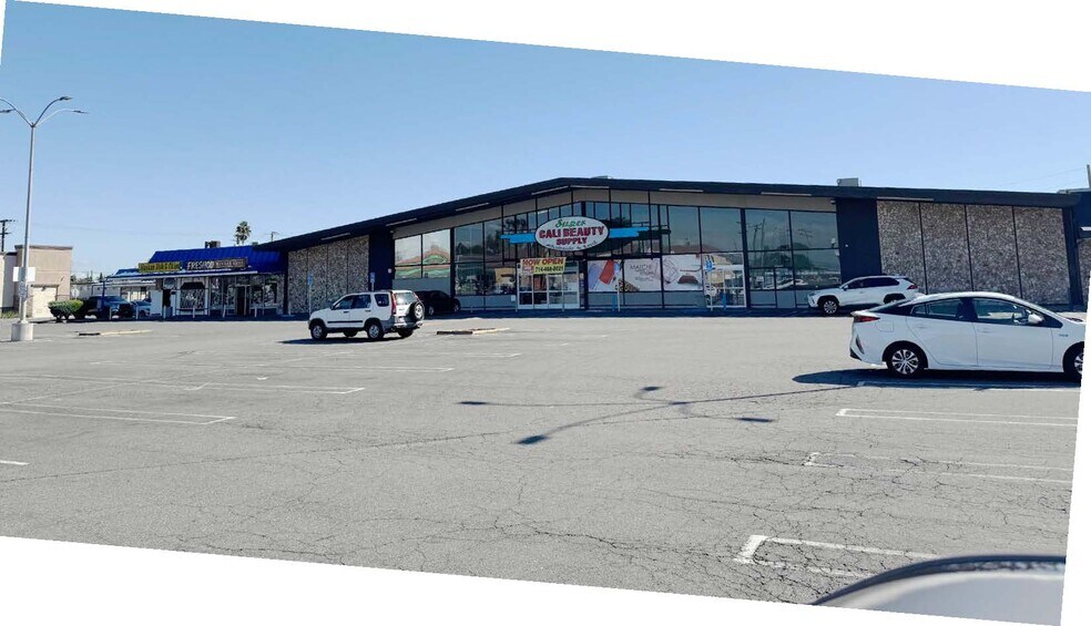 5952 Westminster Blvd, Westminster, CA à louer - Photo de l’immeuble – Image 1 sur 11