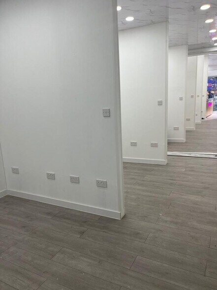 10A The Broadway, Southall à louer - Photo de l’immeuble – Image 2 sur 9