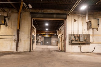 12819 W Silver Spring Dr, Butler, WI à louer Photo intérieure– Image 2 sur 5