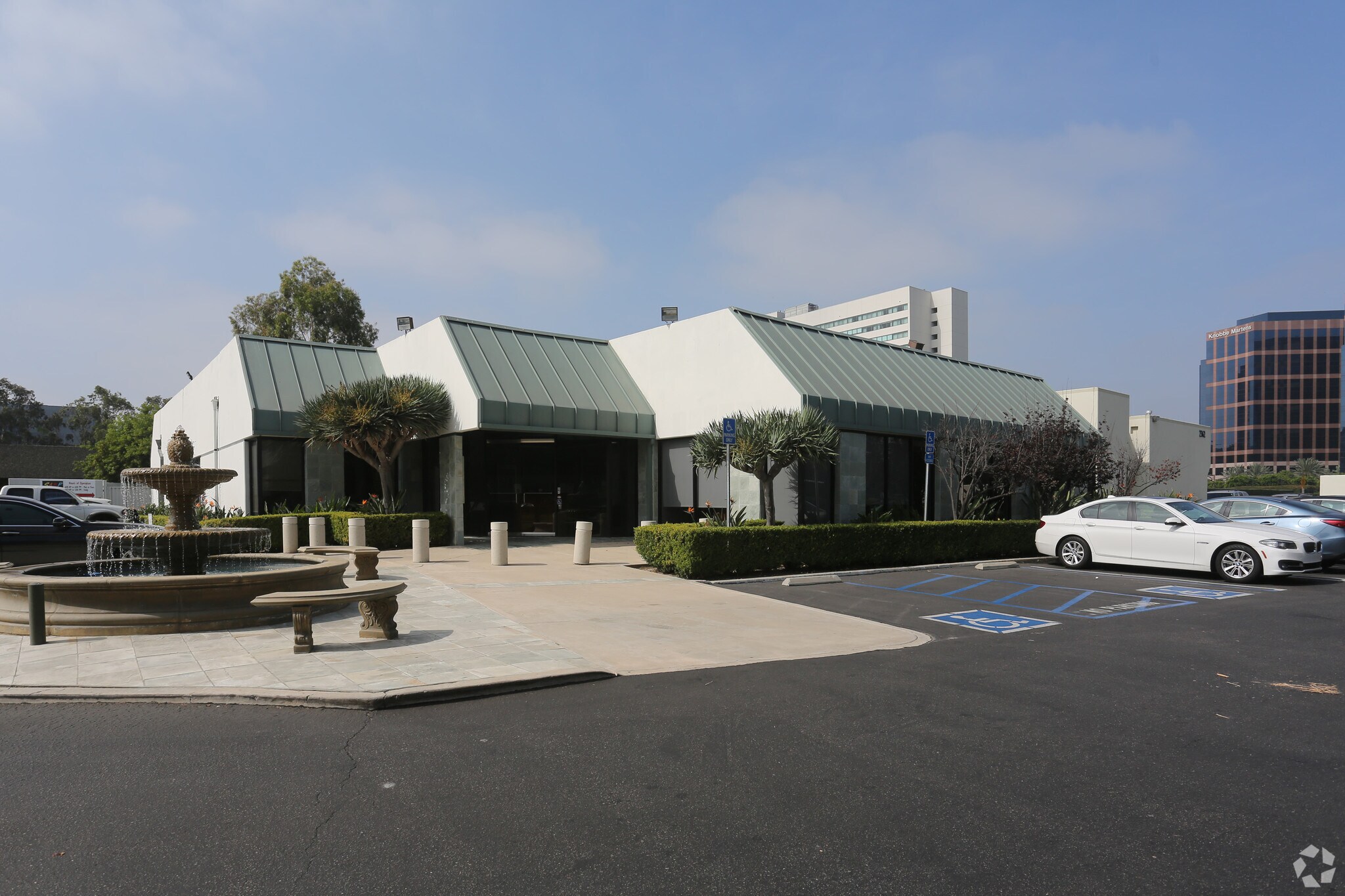 2372 Morse Ave, Irvine, CA à louer Photo de l’immeuble– Image 1 sur 22