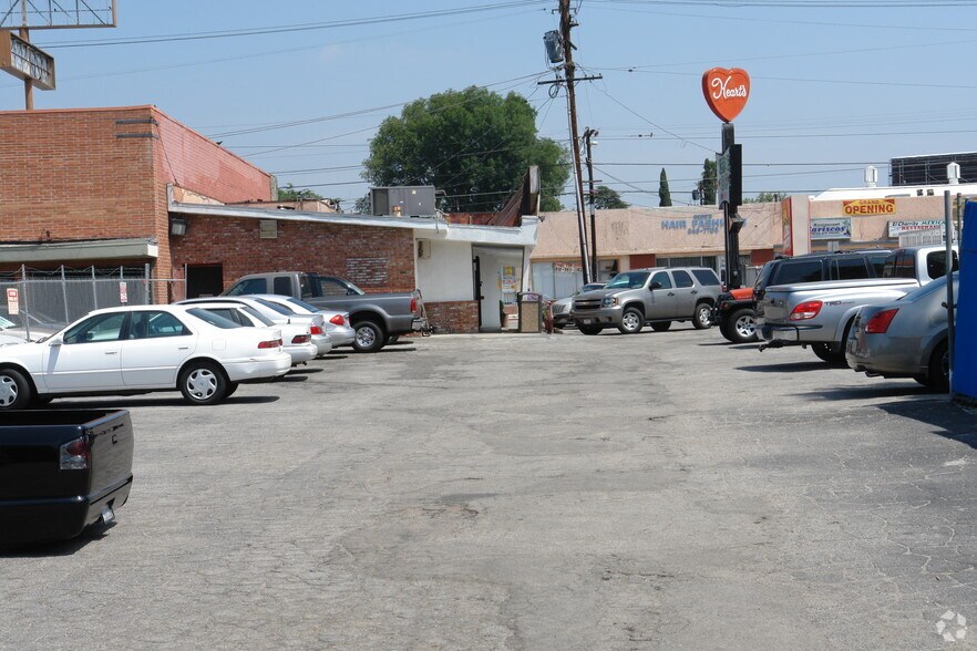 16918 Saticoy St, Van Nuys, CA à vendre - Photo de l’immeuble – Image 2 sur 3
