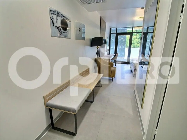 Local d'activités dans Isles-lès-Villenoy à vendre - Photo intérieure – Image 3 sur 12