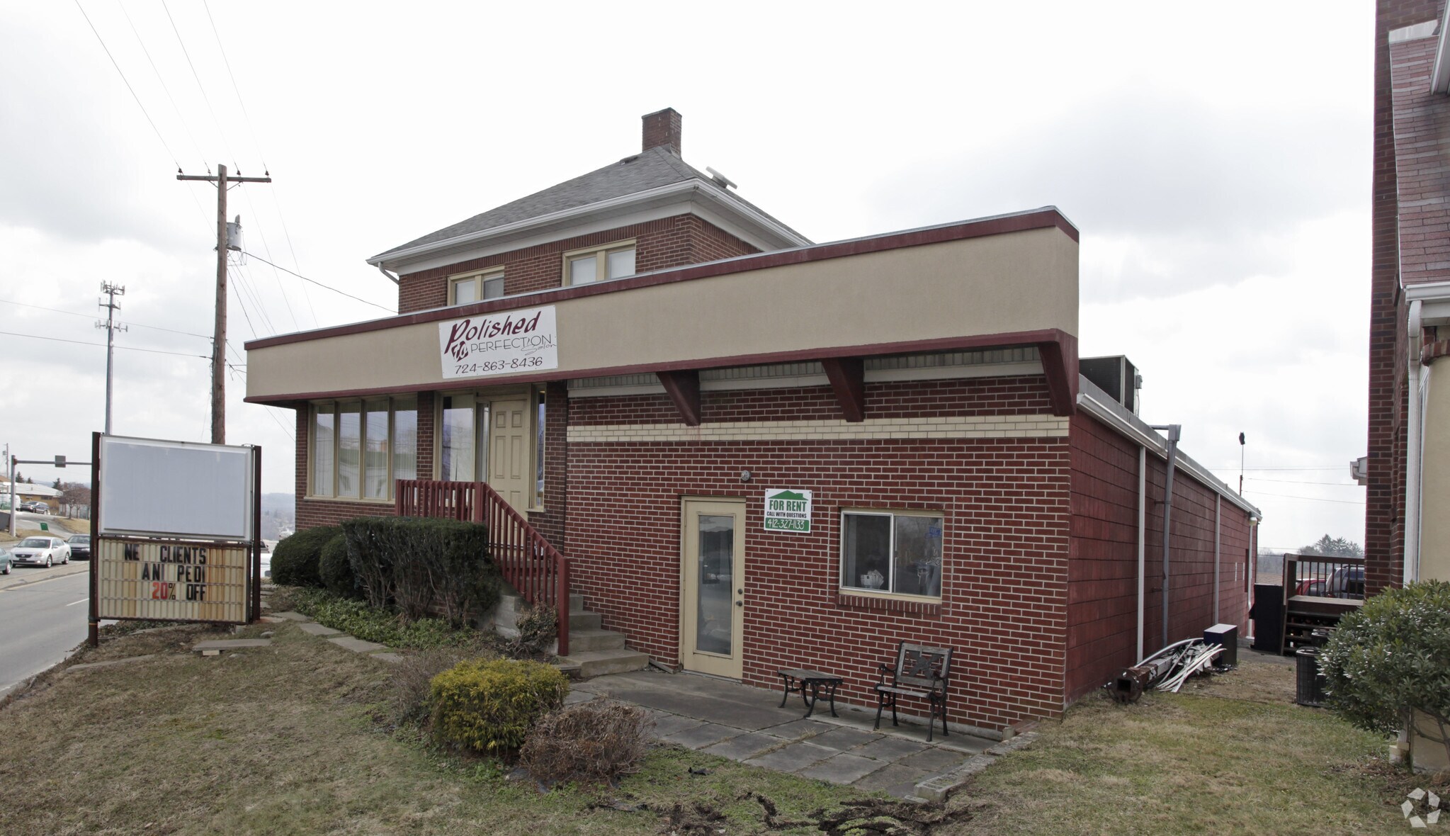 21 Robbins Station Rd, Irwin, PA à louer Photo de l’immeuble– Image 1 sur 4