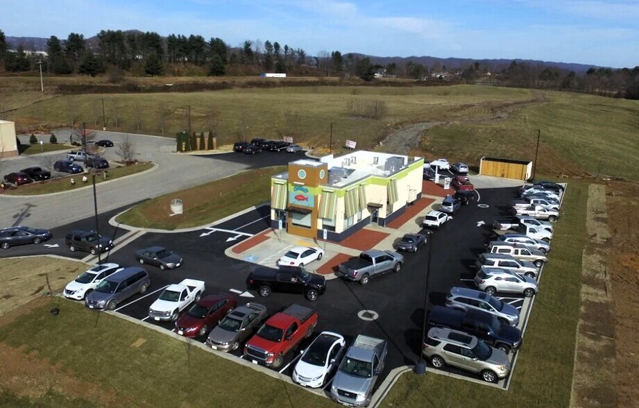 215 E Commonwealth Dr, Wytheville, VA à louer - Photo principale – Image 1 sur 3