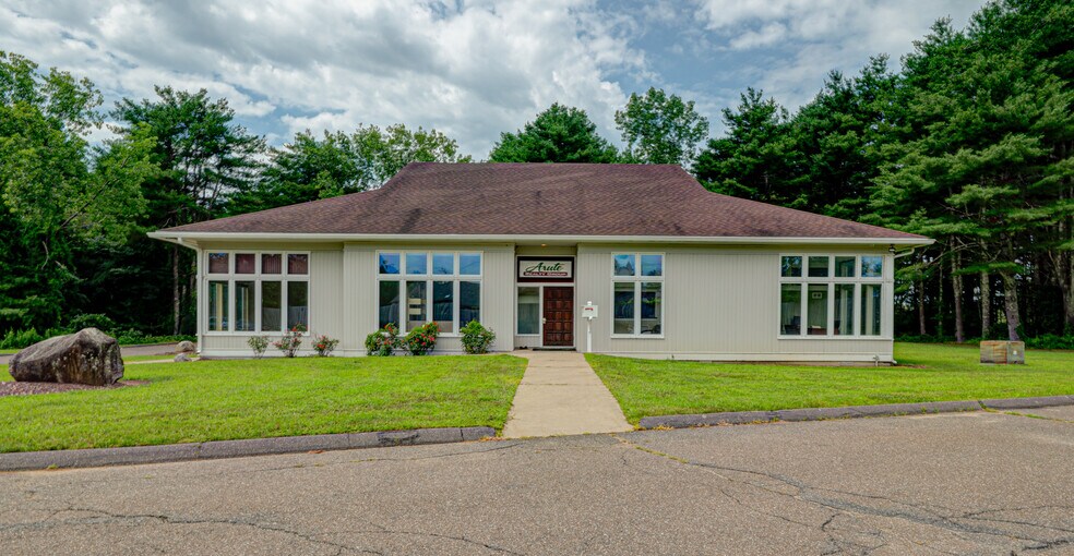 72 W Stafford Rd, Stafford Springs, CT à vendre - Photo de l’immeuble – Image 1 sur 11