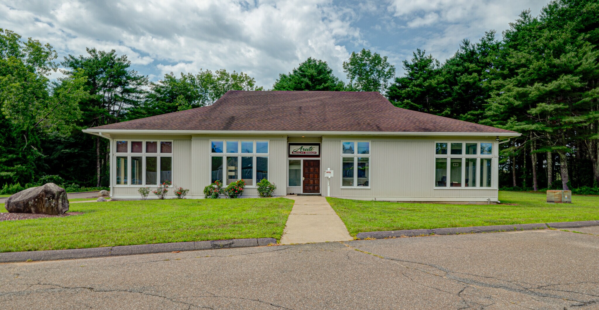 72 W Stafford Rd, Stafford Springs, CT à vendre Photo de l’immeuble– Image 1 sur 12
