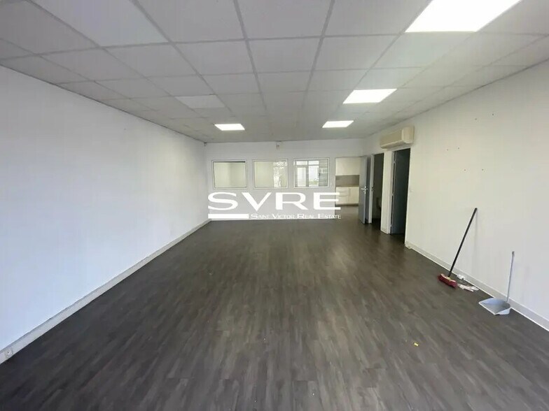 Bureau dans Gémenos à louer - Photo de l’immeuble – Image 2 sur 14