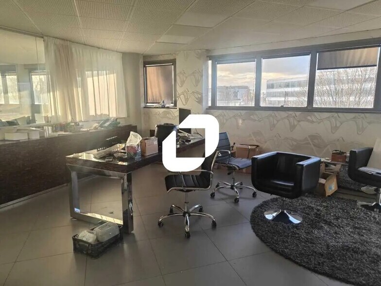 Bureau dans Nanterre à louer - Photo de l’immeuble – Image 3 sur 8