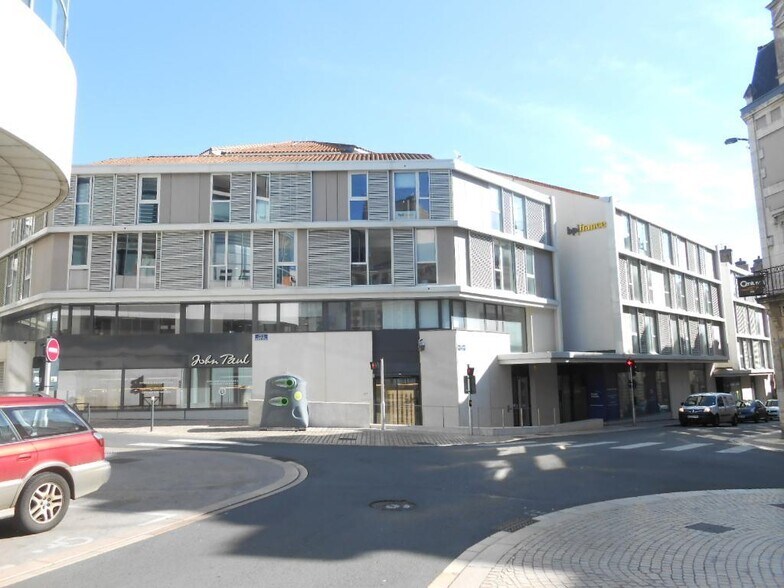 Local commercial dans Poitiers à louer - Photo de l’immeuble – Image 2 sur 5