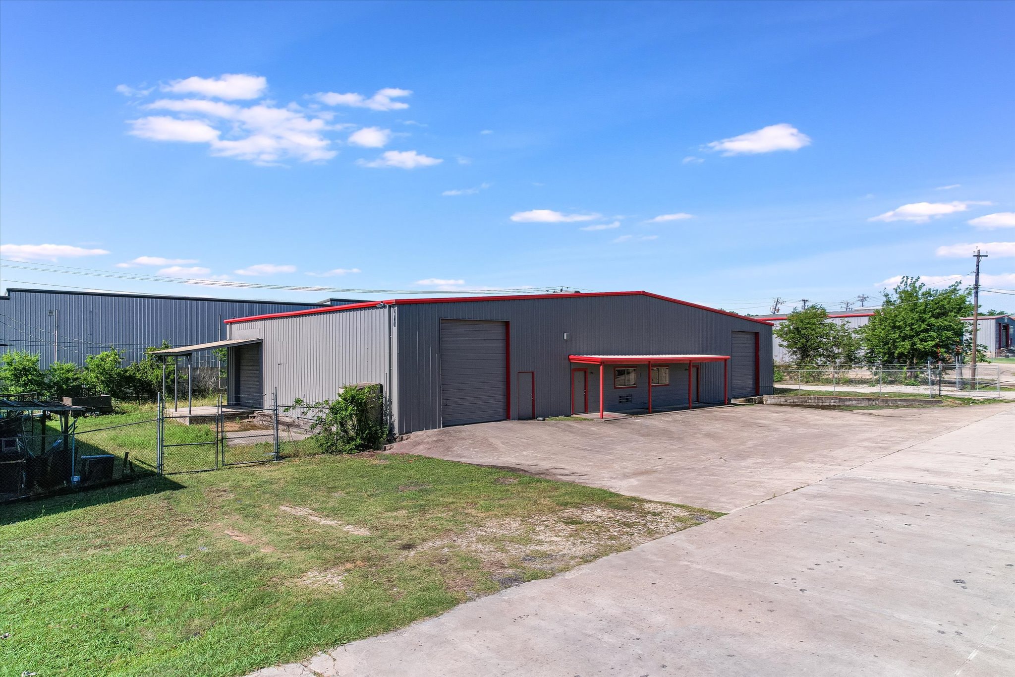 2457 Interstate Park Dr, Buda, TX à louer Photo de l’immeuble– Image 1 sur 3